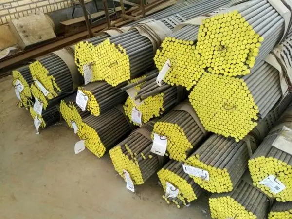 کشف ۹۰۰۰ تن آهن احتکار شده +عکس