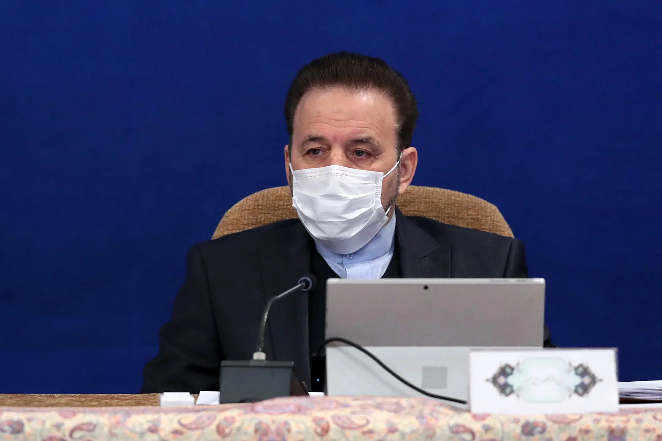 مجلس در بورس دخالت نکند