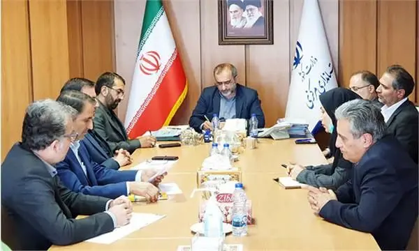 نشست مدیران دستگاه‌های تابعه وزارت ارتباطات در استان با استاندار مرکزی

