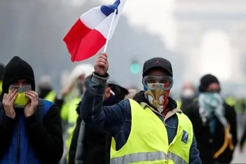 معترضان پاریس با خمپاره های دست ساز +عکس