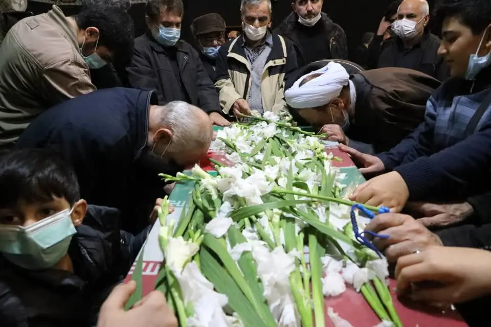  مراسم وداع با دو شهید گمنام در منطقه۱۳ برگزار شد