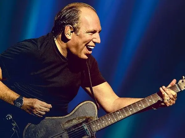 اجرای زنده موسیقی میان‌ستاره‌ای و گلادیاتور در تهران