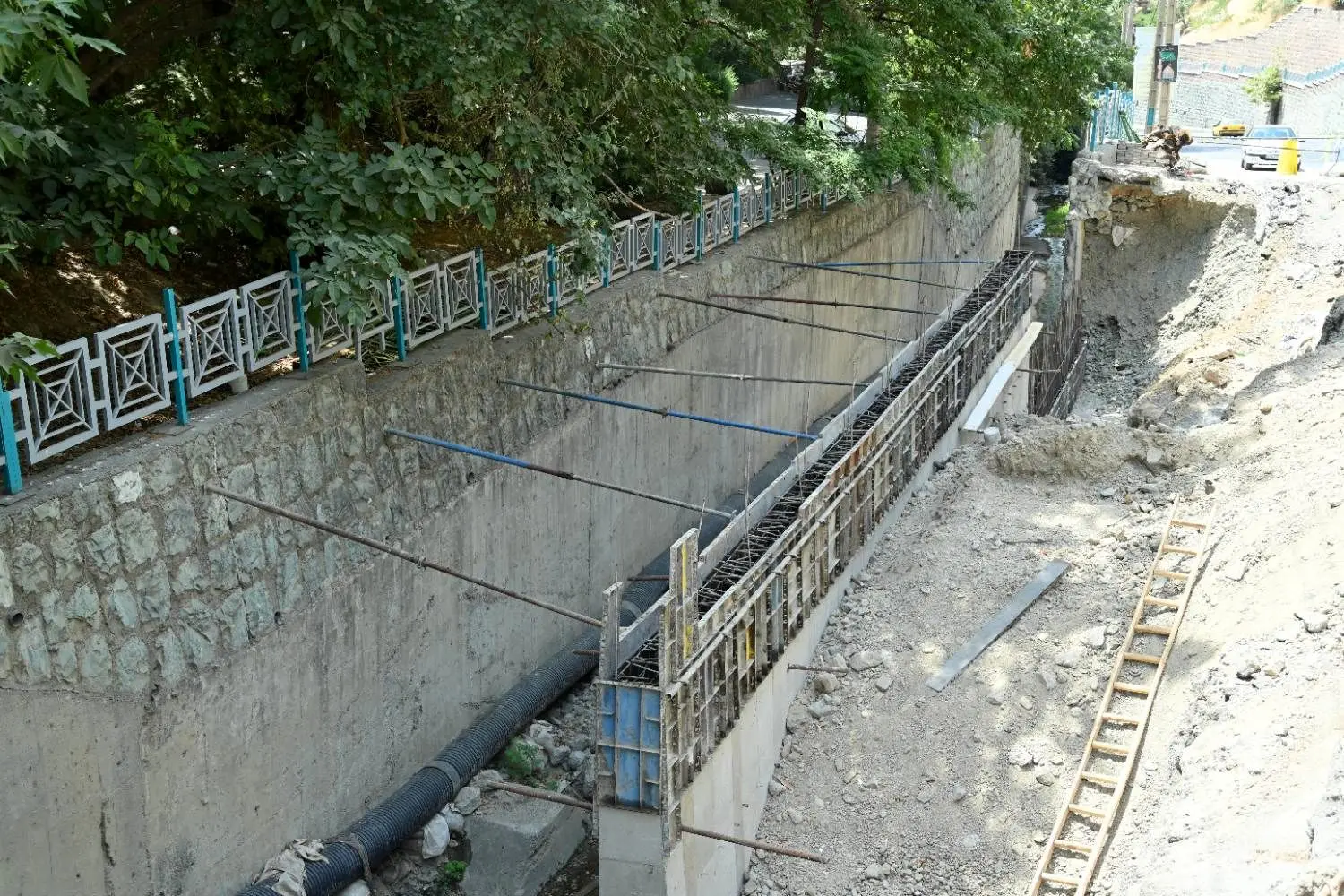 ایمن‌سازی و بازسازی کانال گلابدره با اجرای دیواره بتنی 6 متری

