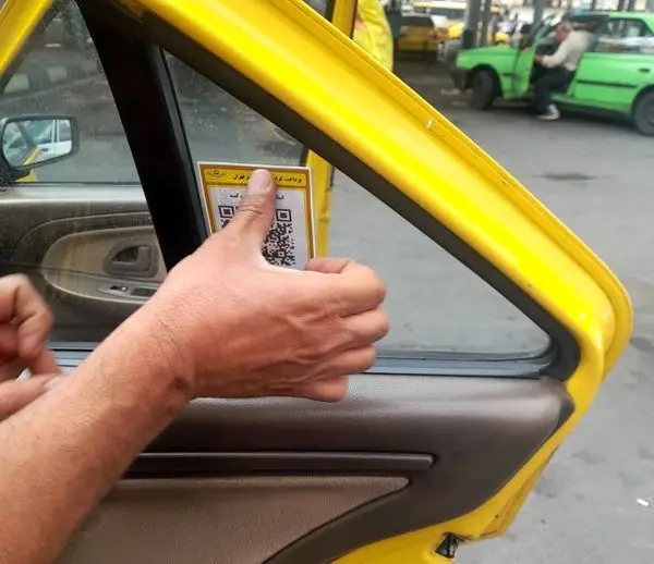 نصب برچسب نرخ جدید کرایهها بر روی یک هزار تاکسی منطقه۱۳