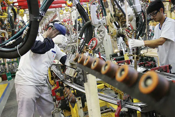 اعتراض کارگران قطعه ساز خودرویی نسبت به اخراج و مرخصی اجباری