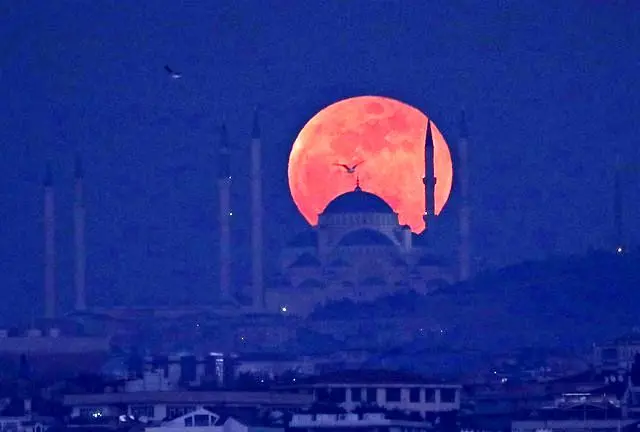 برخورد دو شهاب‌سنگ با ماه +تصویر