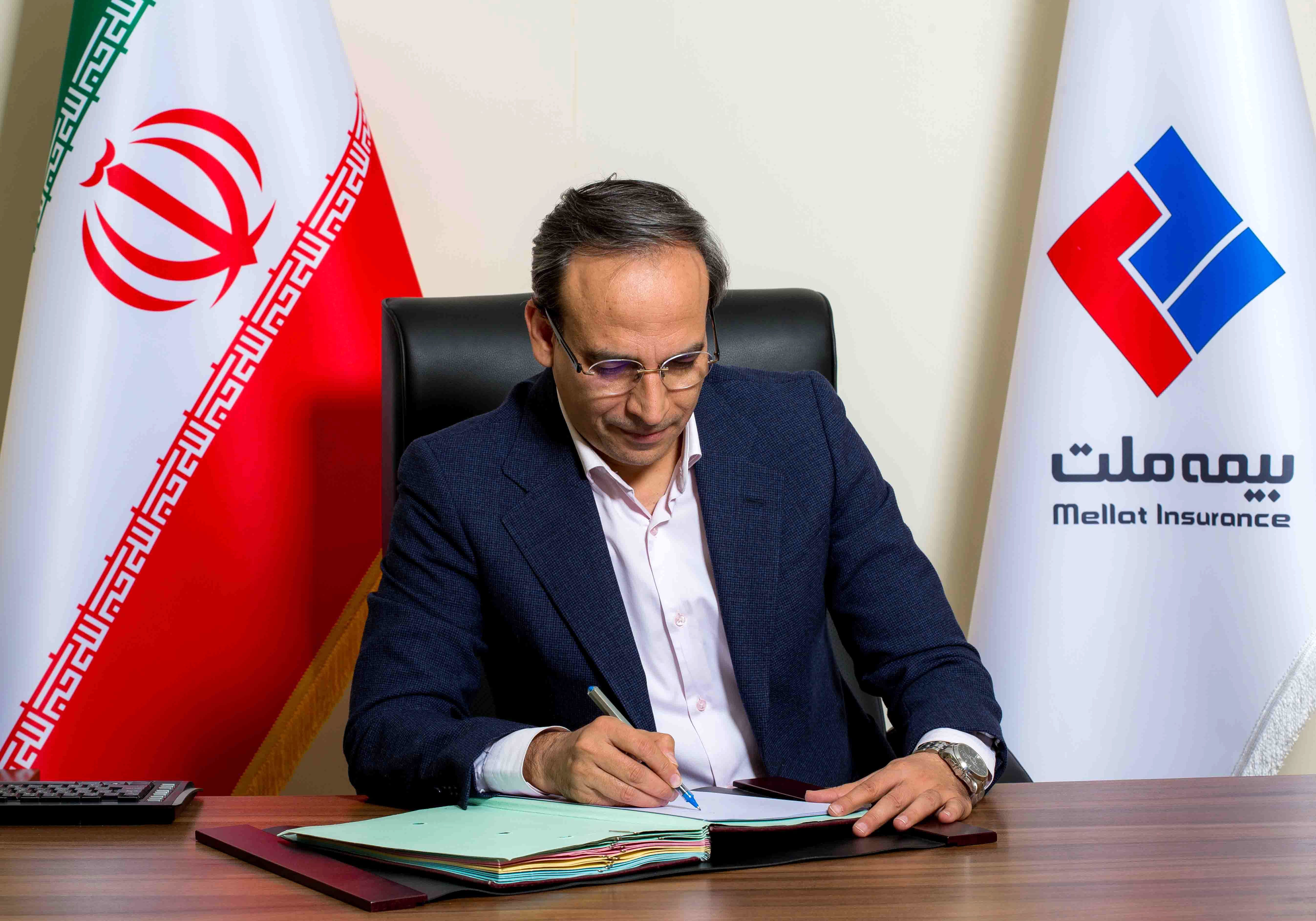  تقدیر دکتر دلفراز از فرزندان ممتاز کارکنان شرکت بیمه ملت


