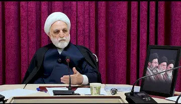 از کسی که آب به آسیاب دشمن می‌ریزد، نگذریم

