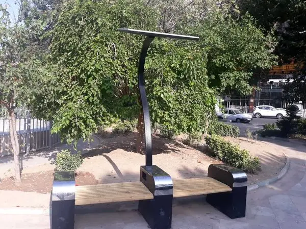 نصب نیمکت های هوشمند خورشیدی در منطقه2