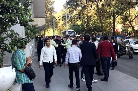 پلیس مانع خودسوزی یک جوان شد