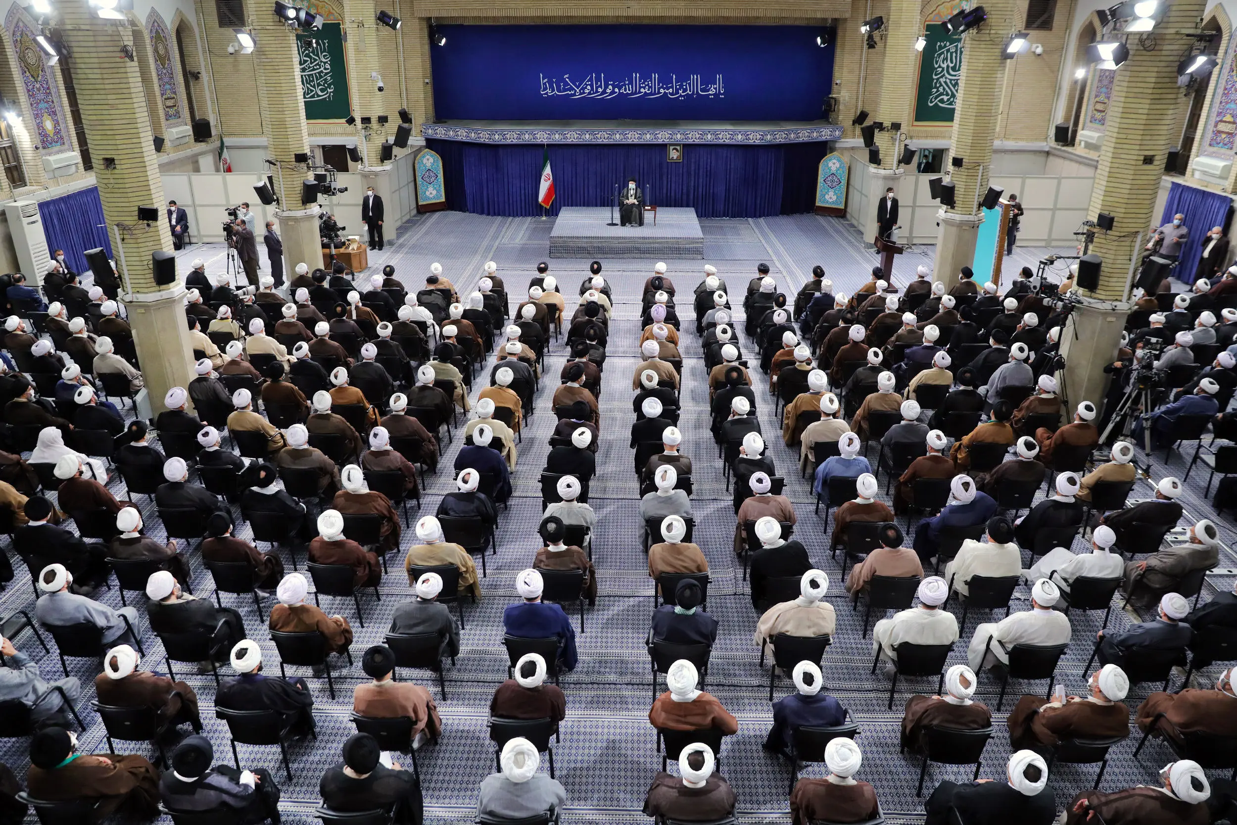 درباره حجاب باید متین و منطقی عمل کرد