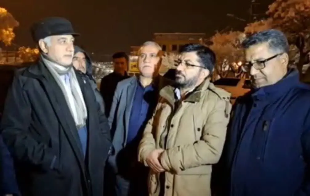 معابر اصلی و شریانی شهر اراک برف روبی شدند