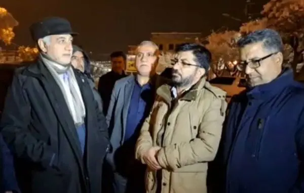 معابر اصلی و شریانی شهر اراک برف روبی شدند