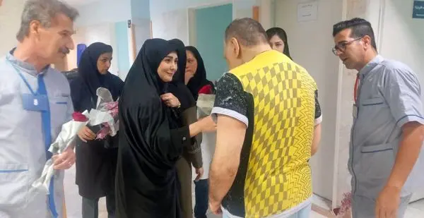تکریم و عیادت از جانبازان هشت سال دفاع مقدس در بیمارستان ایرانیان

