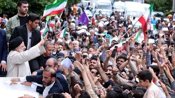 حمایت‌ها و رهنمودهای مراجع و علما را ‌قوت قلب و چراغ راه دولت مردمی می‌دانیم

