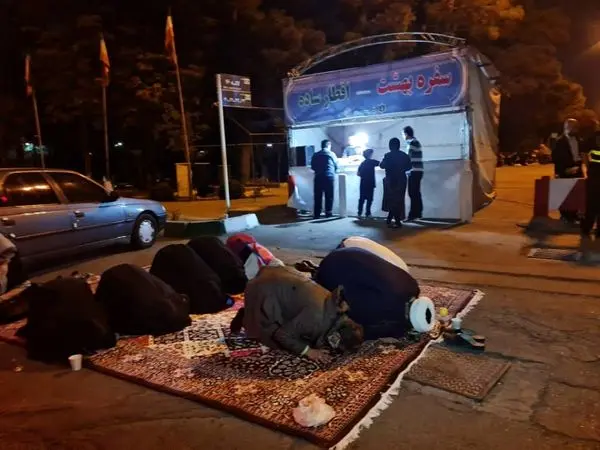 استقبال چشمگیر زائران از ویژه برنامههای رمضانی گلزار شدا و ایستگاههای سفره بهشت-افطاری ساده