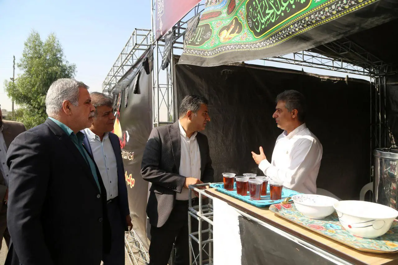 برپایی ایستگاه استقبال از زائران کربلا در منطقه15

