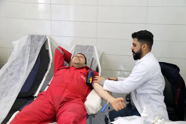 اهدای خون کارکنان شرکت نفت ایرانول در راستای مسئولیت های اجتماعی

