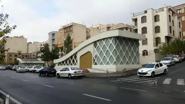 ورودی های متروی خط 6 در منطقه2 بهسازی ومناسب سازی شد