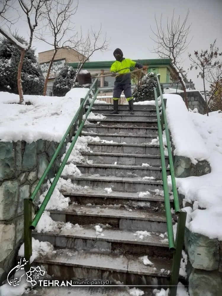  آماده باش کامل شهرداری منطقه یک برای برف روبی معابر