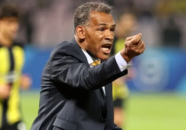 مورایس در سپاهان میماند