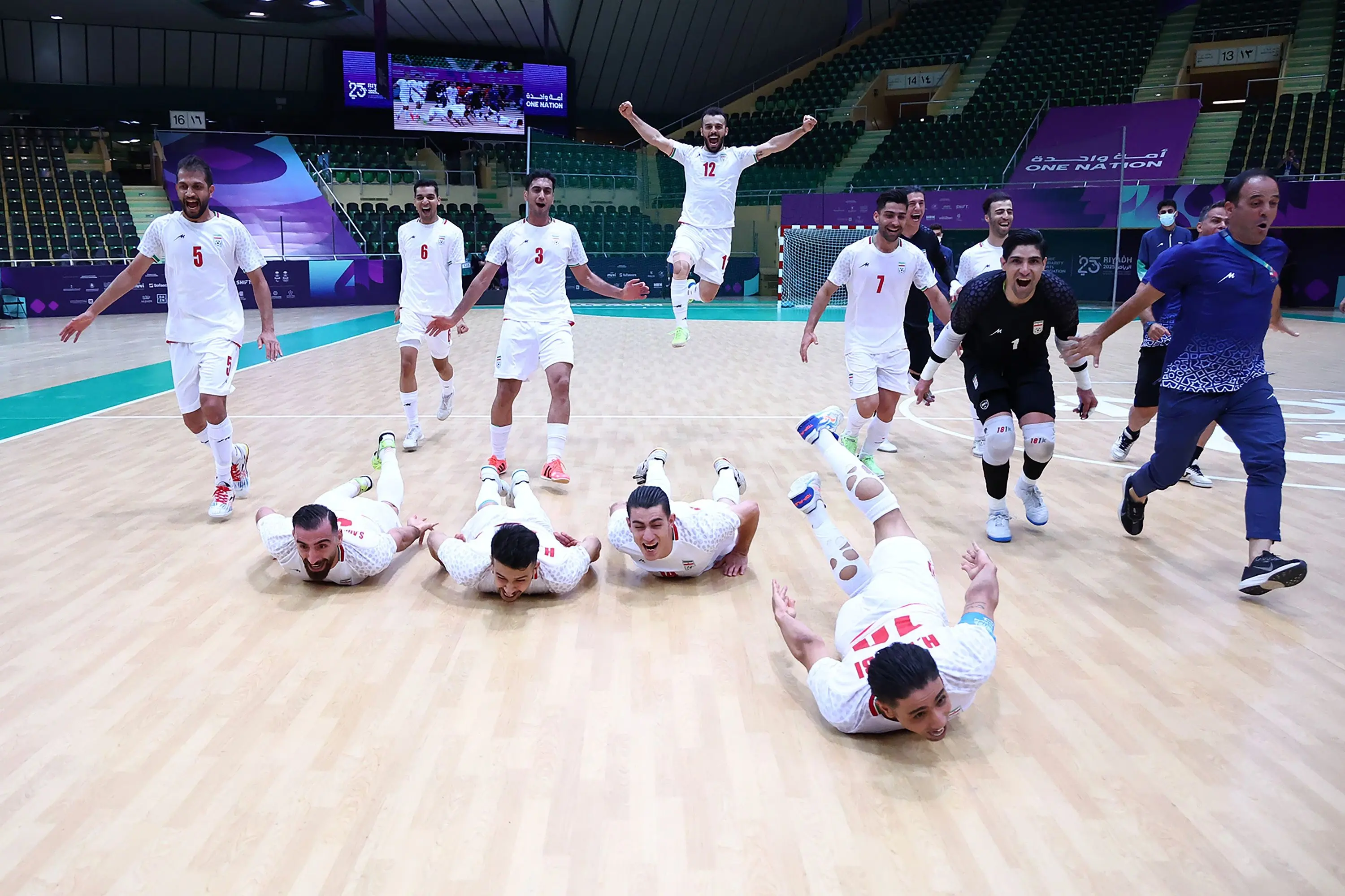 شب طلایی دختران و آقایی فوتسال