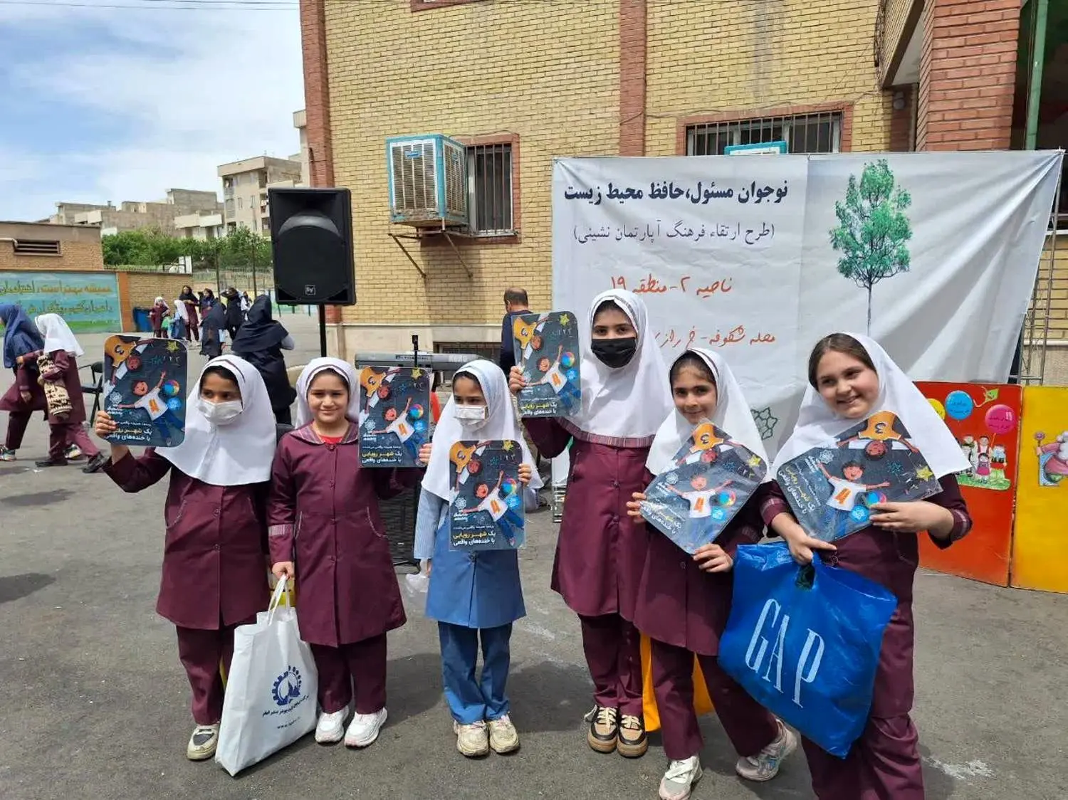 70 کلاس و کارگاه آموزشی شهروندی در قالب طرح ۱۰ در ۱۰۰ در منطقه 19 اجرا شد

