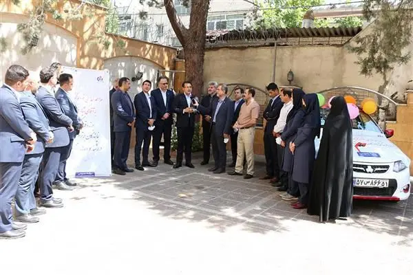 خودروی «کوئیک آر» به نماینده برتر فروش حوادث انفرادی اهداء شد

