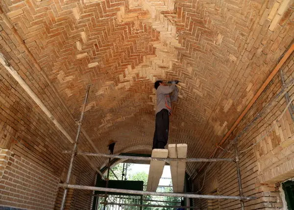 مرمت سر در تاریخی گاراژ رحیمی در منطقه 11 آغاز شد