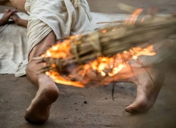 تصاویری از مراسم عجیب هندوها در نپال