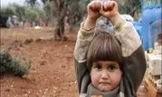 تسلیم شدن دختر بچه آواره سوری مقابل دوربین
