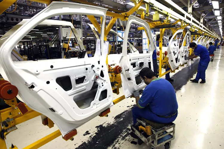 تولید خودرو ۴۶ درصد کاهش یافت