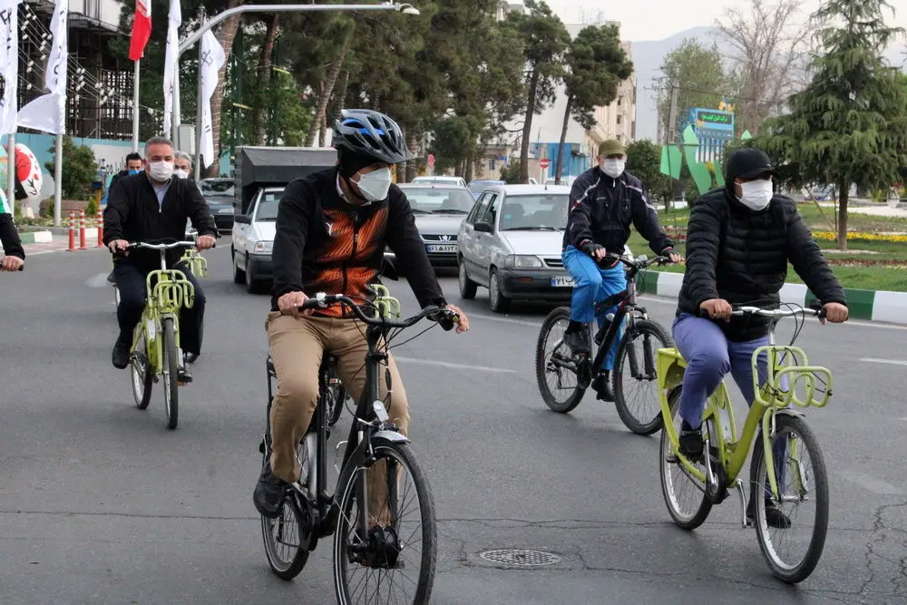 شهردار منطقه۲۱ پا به رکاب سه شنبه های بدون خودرو ۱۴۰۰

