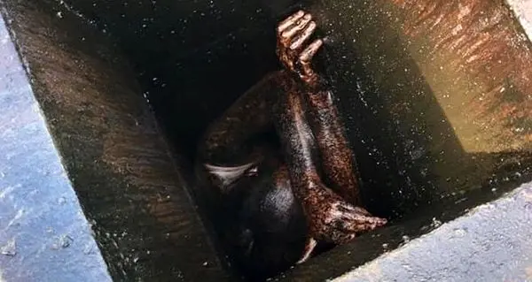 گیرافتادن دزد بدشانس در لوله حاوی گریس! +تصاویر