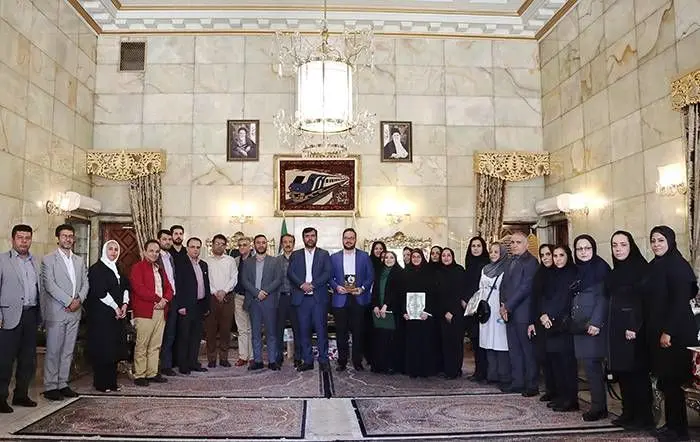 تقدیر از فعالان حوزه سلامت منطقه 11 برای برپایی نمایشگاه دیار سلامت در میدان راه‌آهن

