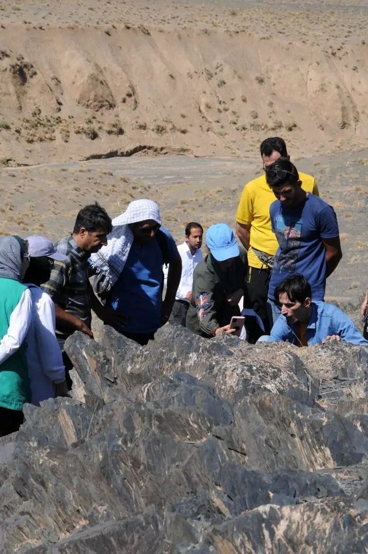 سنگ نگاره می‌تواند یک جاذبه گردشگری بی‌نظیر  در استان باشد