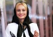 مریم معصومی در انباری پر از لاستیک +عکس 