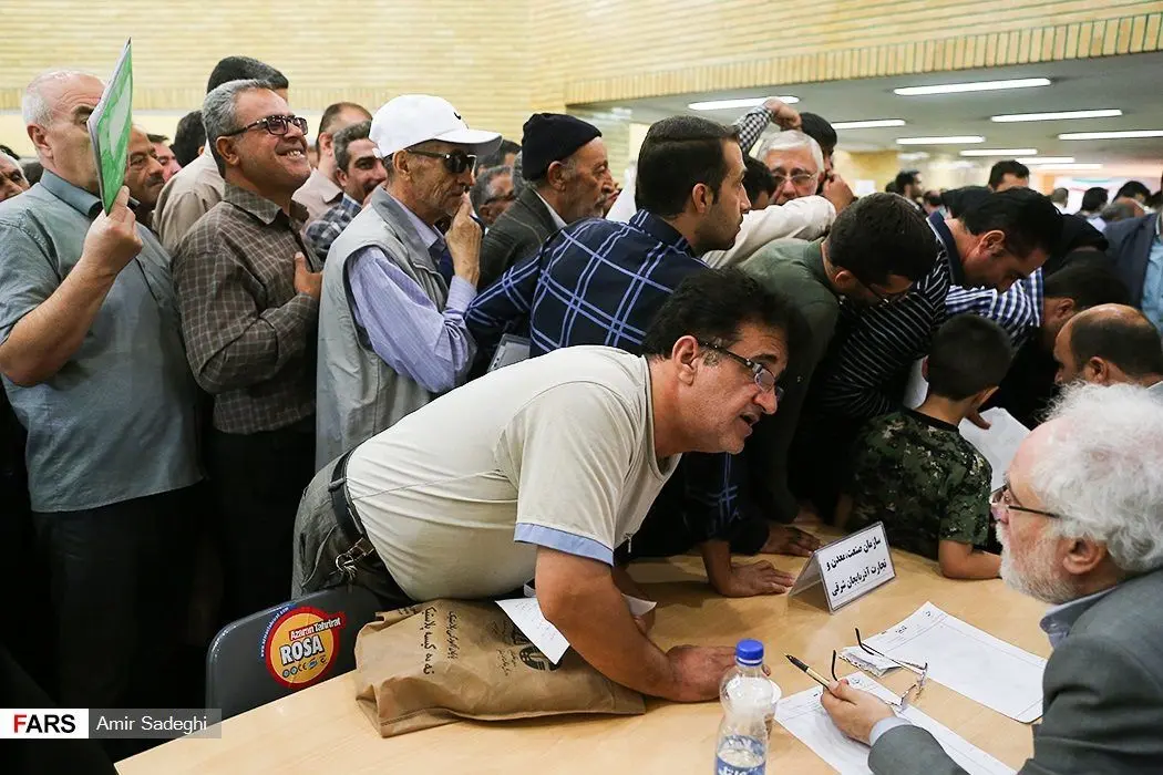 رسیدگی مستقیم امام جمعه تبریز به مشکلات مردم+عکس