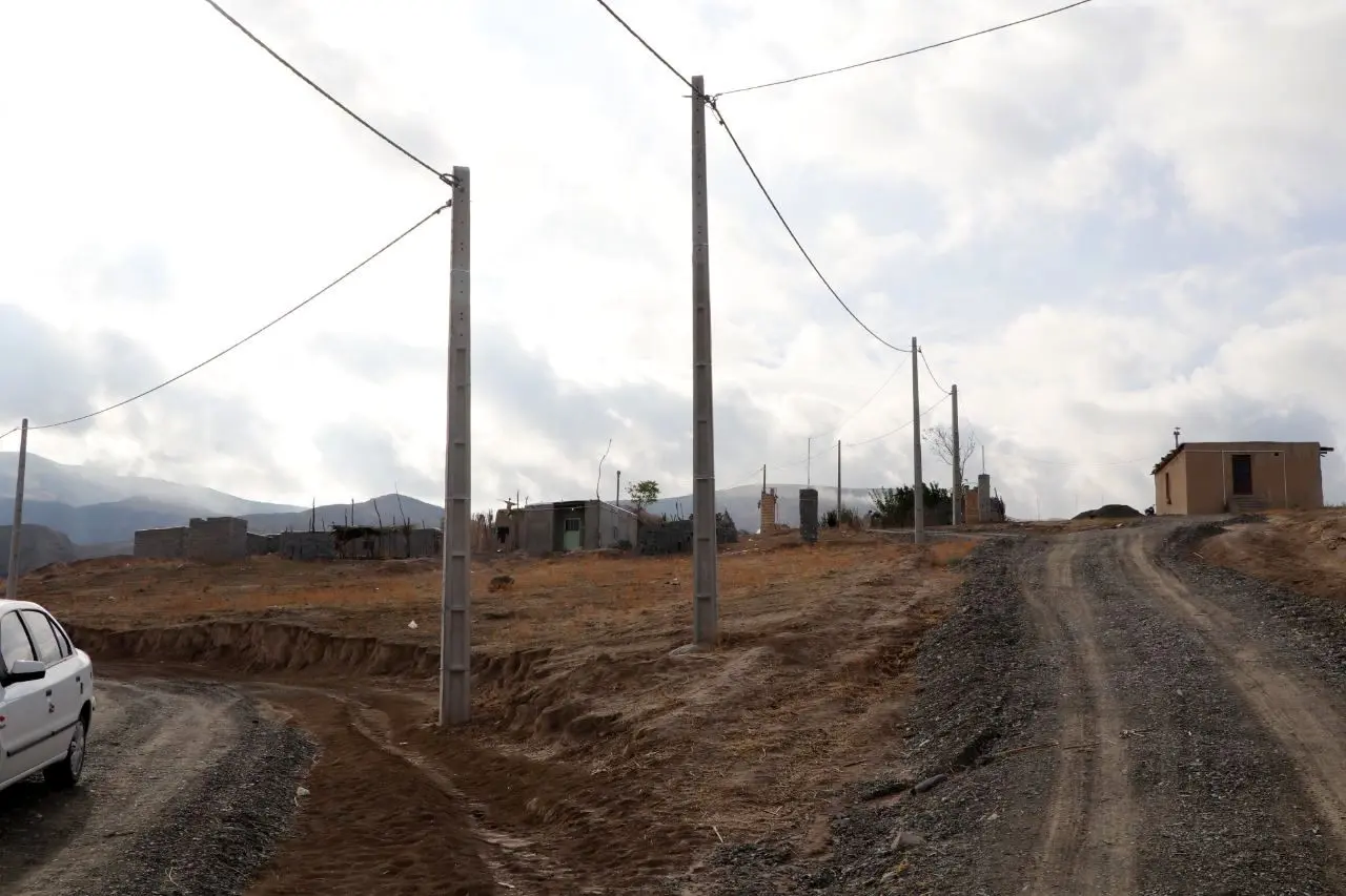 برق رسانی به دهکده جدید روستای آق امام مراوه تپه انجام شد

