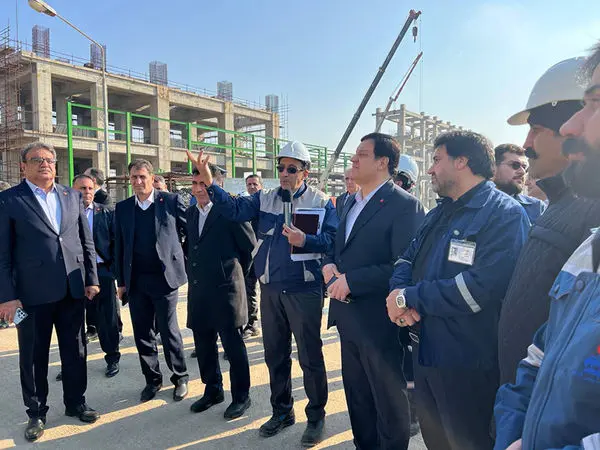 بازدید مدیرعامل بانک ملت از شرکت های پالایش نفت و پتروشیمی تبریز

