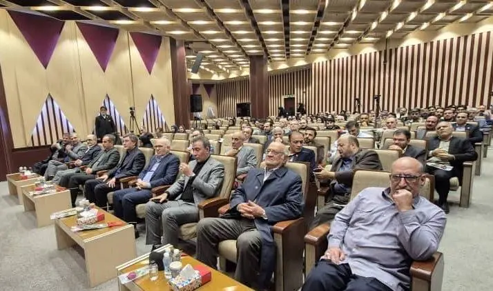 برگزاری مراسم گرامیداشت ولادت حضرت علی(ع) و روز پدر در بیمه ایران

