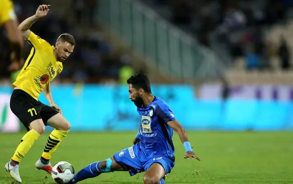 کومان با سپاهان تمدید کرد