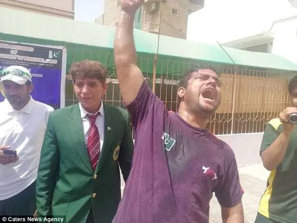 شکستن ۵۱ هندوانه با سر و ثبت رکورد جهانی + عکس 