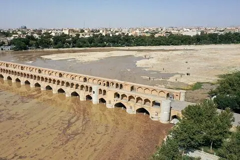 بازگشایی زاینده رود در بامداد ۱۲ بهمن‌