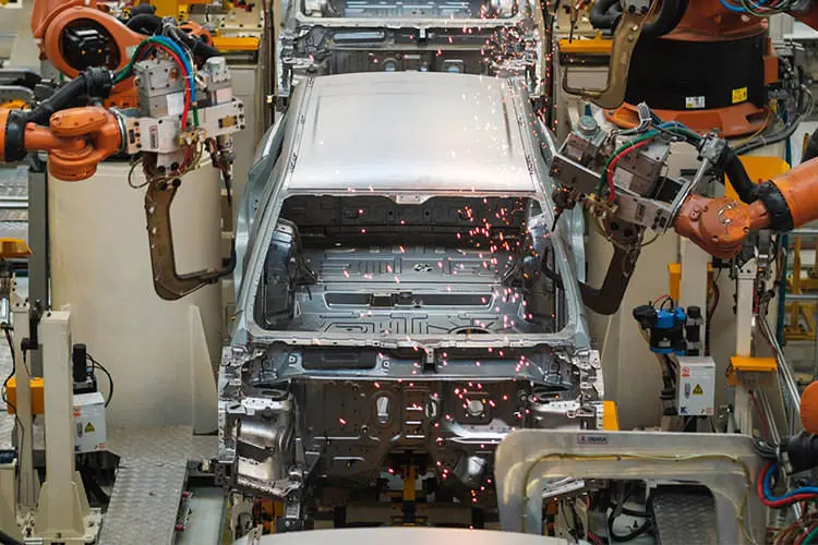 تصمیمی درباره قیمت خودرو گرفته نشده است