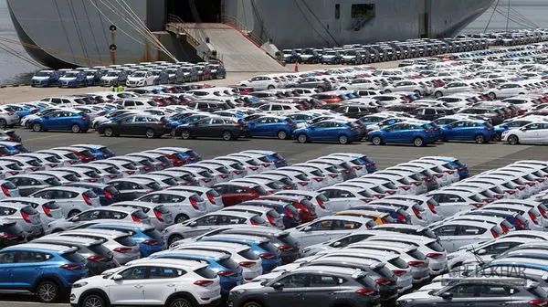 موافقت با ترخیص خودروهای متوقف در گمرک