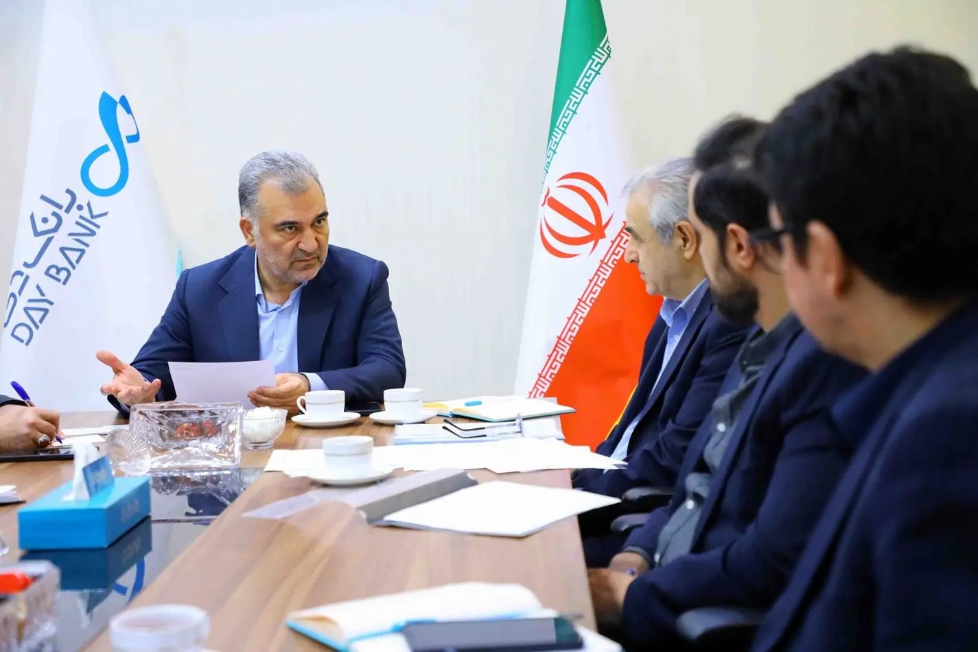  پرستاری از مشتریان و جذب منابع مهمترین اولویت امروز بانک دی است

