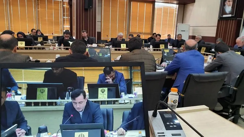 انتقاد از توقف اعطای تسهیلات بانکی به متقاضیان نوسازی در تهران، همچنین انتقاد از تطویل ابلاغ حذف حریم راه آهن تهران تبریز در مناطق 17 و 18