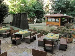 
رستورانی بسیار زیبا در دل روستایی عجیب + تصاویر
