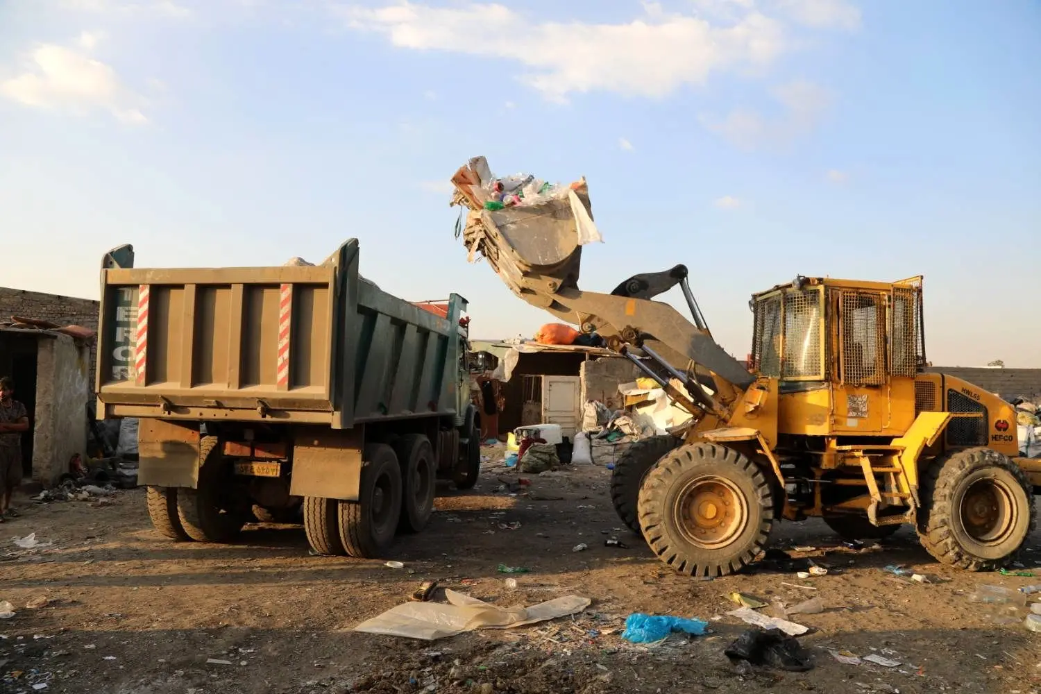 مرکز غیر مجاز تفکیک پسماند خشک درخلازیر با جمع آوری بیش از 8 تن زباله برچیده شد

